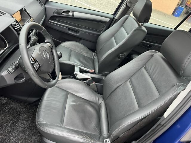 Синий Опель Зафира, объемом двигателя 1.9 л и пробегом 220 тыс. км за 8000 $, фото 16 на Automoto.ua