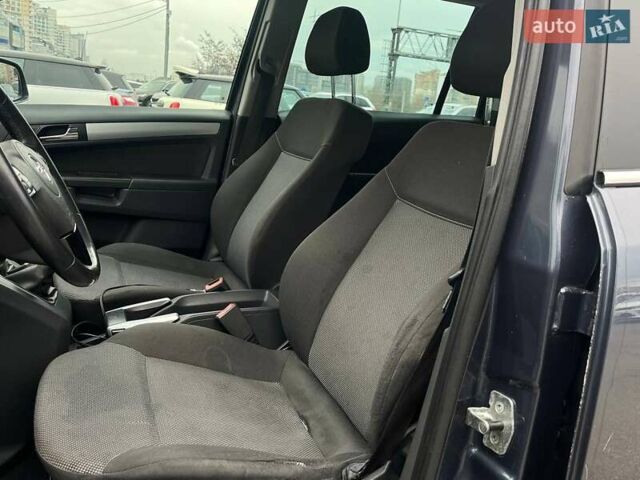 Синий Опель Зафира, объемом двигателя 1.69 л и пробегом 324 тыс. км за 6990 $, фото 9 на Automoto.ua