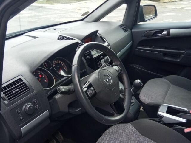 Синий Опель Зафира, объемом двигателя 1.7 л и пробегом 215 тыс. км за 6000 $, фото 5 на Automoto.ua