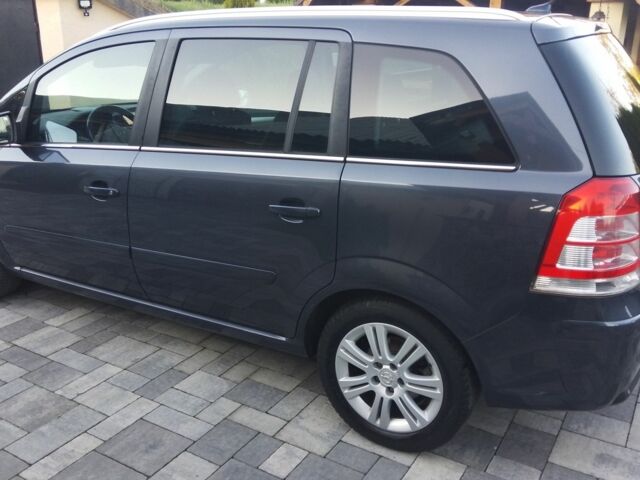 Синий Опель Зафира, объемом двигателя 1.8 л и пробегом 255 тыс. км за 6850 $, фото 3 на Automoto.ua