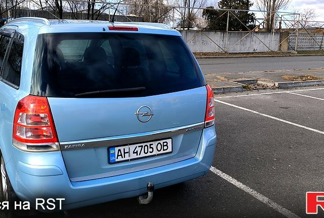 Синий Опель Зафира, объемом двигателя 1.6 л и пробегом 306 тыс. км за 6800 $, фото 4 на Automoto.ua