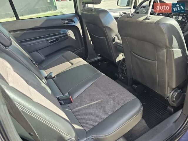 Синий Опель Зафира, объемом двигателя 1.7 л и пробегом 241 тыс. км за 7200 $, фото 6 на Automoto.ua