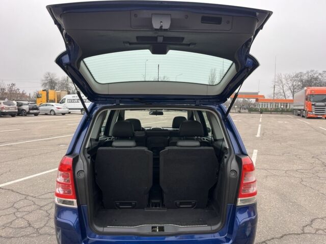 Синий Опель Зафира, объемом двигателя 1.9 л и пробегом 220 тыс. км за 8000 $, фото 9 на Automoto.ua