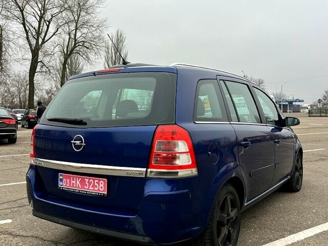 Синий Опель Зафира, объемом двигателя 1.9 л и пробегом 220 тыс. км за 8000 $, фото 1 на Automoto.ua