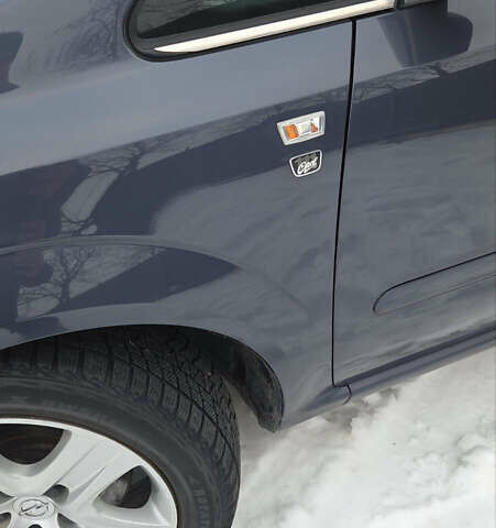 Синий Опель Зафира, объемом двигателя 1.7 л и пробегом 250 тыс. км за 5600 $, фото 5 на Automoto.ua