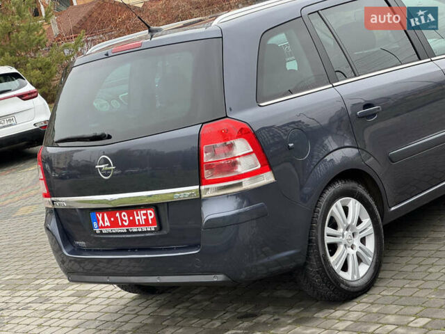 Синий Опель Зафира, объемом двигателя 1.7 л и пробегом 197 тыс. км за 8150 $, фото 16 на Automoto.ua