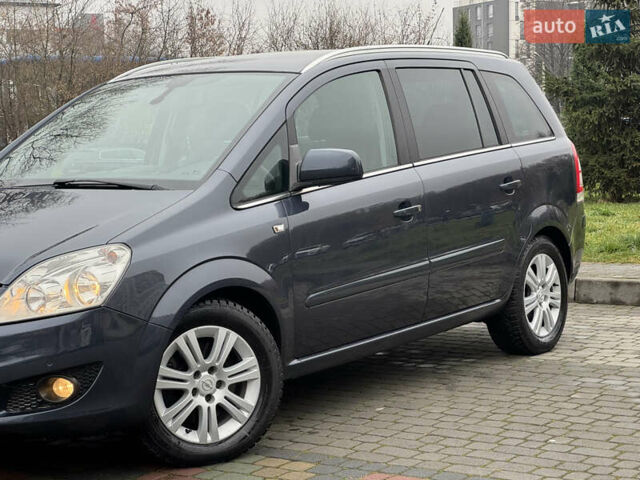 Синий Опель Зафира, объемом двигателя 1.7 л и пробегом 197 тыс. км за 8150 $, фото 4 на Automoto.ua