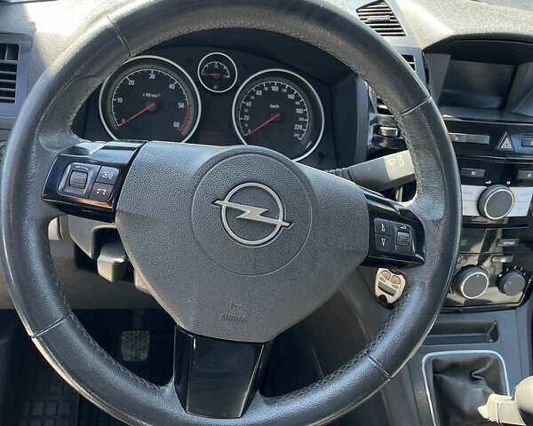 Синий Опель Зафира, объемом двигателя 1.69 л и пробегом 250 тыс. км за 5900 $, фото 6 на Automoto.ua