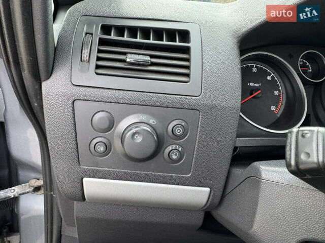 Синий Опель Зафира, объемом двигателя 1.69 л и пробегом 242 тыс. км за 7400 $, фото 14 на Automoto.ua