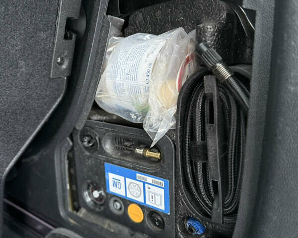 Синий Опель Зафира, объемом двигателя 1.6 л и пробегом 198 тыс. км за 7000 $, фото 67 на Automoto.ua