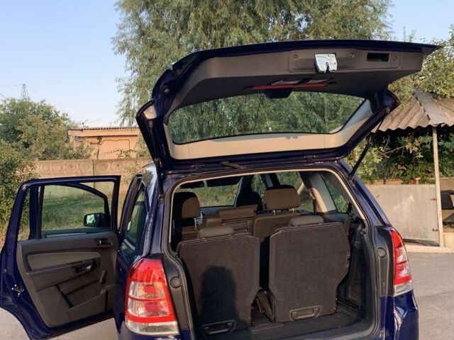 Синий Опель Зафира, объемом двигателя 1.6 л и пробегом 188 тыс. км за 7300 $, фото 2 на Automoto.ua