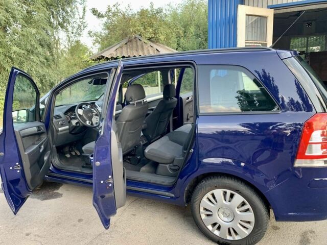 Синий Опель Зафира, объемом двигателя 1.6 л и пробегом 188 тыс. км за 7300 $, фото 4 на Automoto.ua