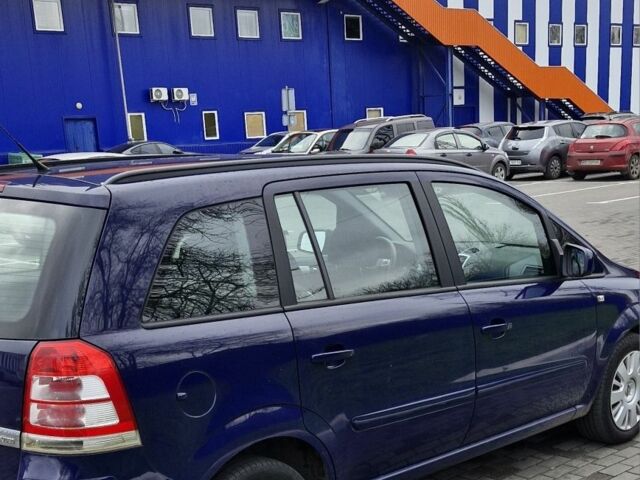 Синий Опель Зафира, объемом двигателя 1.6 л и пробегом 133 тыс. км за 8000 $, фото 4 на Automoto.ua