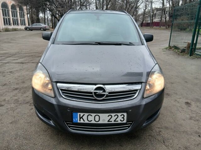 Синий Опель Зафира, объемом двигателя 2 л и пробегом 341 тыс. км за 3300 $, фото 1 на Automoto.ua