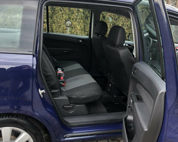 Синий Опель Зафира, объемом двигателя 1.69 л и пробегом 270 тыс. км за 7700 $, фото 14 на Automoto.ua