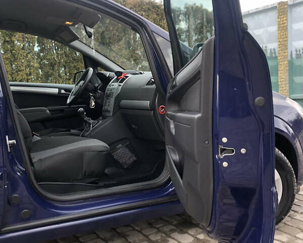 Синий Опель Зафира, объемом двигателя 1.69 л и пробегом 270 тыс. км за 7700 $, фото 13 на Automoto.ua