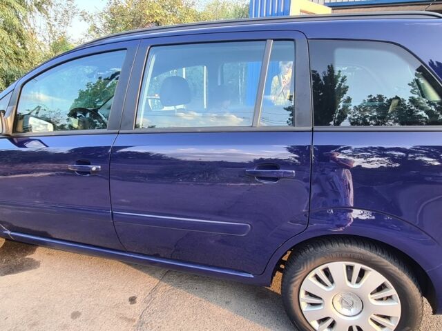 Синий Опель Зафира, объемом двигателя 1.6 л и пробегом 188 тыс. км за 7300 $, фото 3 на Automoto.ua