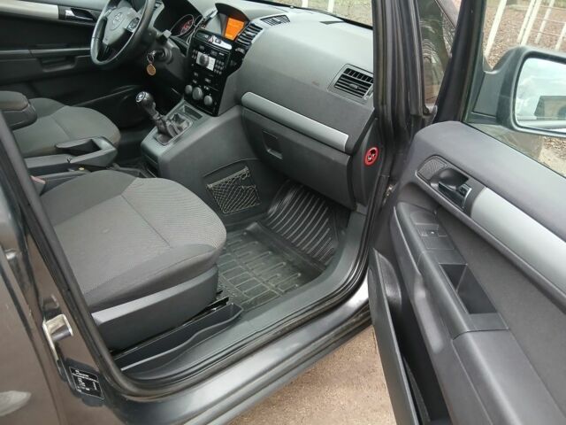 Синий Опель Зафира, объемом двигателя 2 л и пробегом 341 тыс. км за 3200 $, фото 8 на Automoto.ua