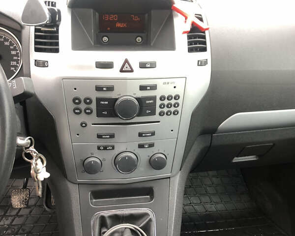 Синий Опель Зафира, объемом двигателя 1.69 л и пробегом 270 тыс. км за 7700 $, фото 24 на Automoto.ua