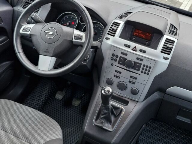 Синий Опель Зафира, объемом двигателя 1.6 л и пробегом 133 тыс. км за 8000 $, фото 6 на Automoto.ua