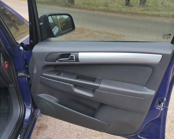 Синій Опель Зафіра, об'ємом двигуна 1.6 л та пробігом 237 тис. км за 7000 $, фото 24 на Automoto.ua