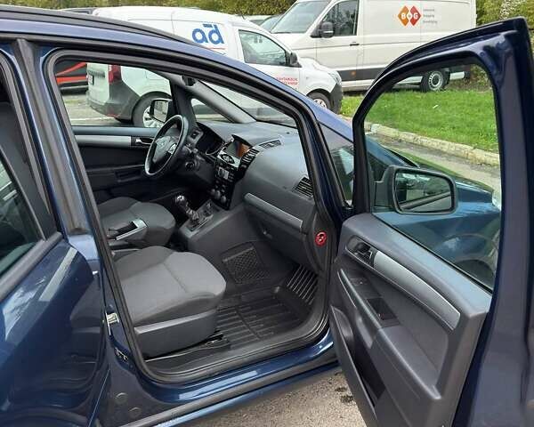 Опель Зафира 2012 в Ровно на Automoto.ua Синий Опель Зафира, объемом двигателя 1.69 л и пробегом 286 тыс. км за 7400 $, фото 2 на Automoto.ua