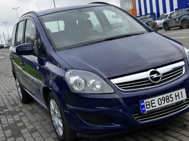 Синий Опель Зафира, объемом двигателя 1.6 л и пробегом 133 тыс. км за 8000 $, фото 2 на Automoto.ua