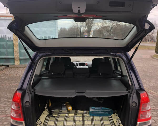 Синий Опель Зафира, объемом двигателя 1.69 л и пробегом 270 тыс. км за 7700 $, фото 17 на Automoto.ua