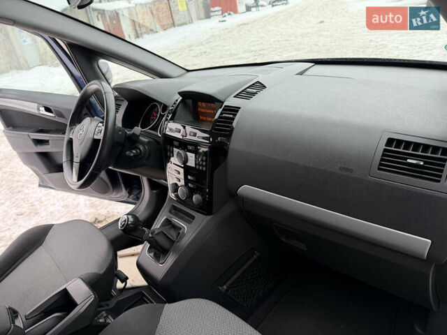 Синий Опель Зафира, объемом двигателя 1.6 л и пробегом 207 тыс. км за 7400 $, фото 10 на Automoto.ua