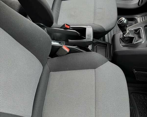 Синий Опель Зафира, объемом двигателя 1.69 л и пробегом 233 тыс. км за 7200 $, фото 14 на Automoto.ua