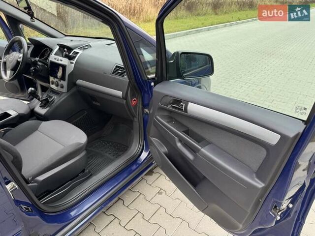 Синий Опель Зафира, объемом двигателя 1.69 л и пробегом 233 тыс. км за 7200 $, фото 13 на Automoto.ua