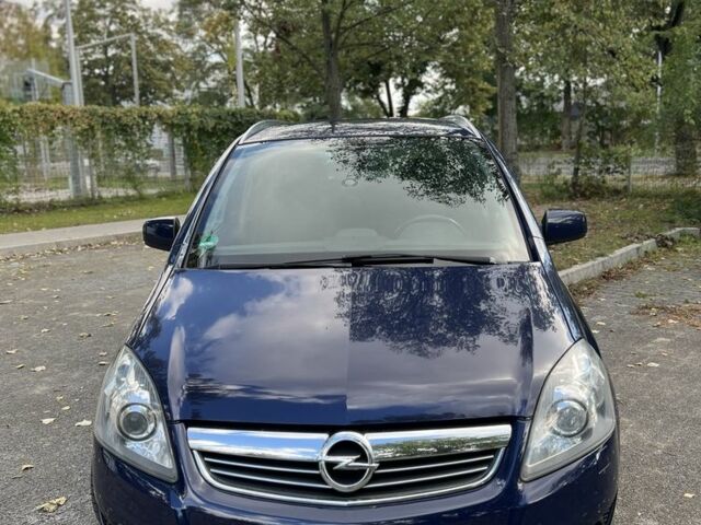 Синий Опель Зафира, объемом двигателя 1.8 л и пробегом 240 тыс. км за 4800 $, фото 1 на Automoto.ua