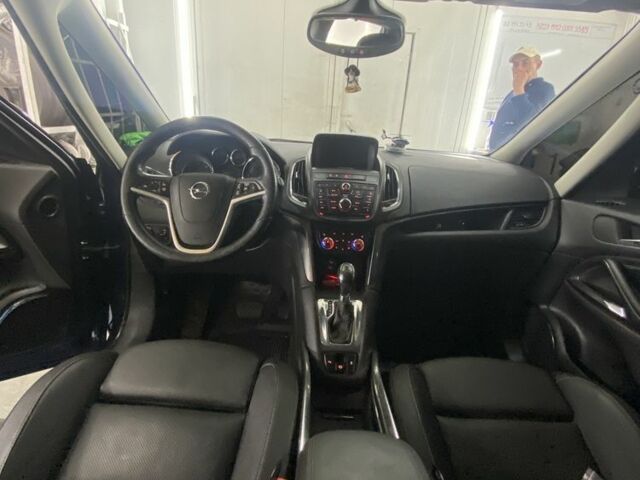 Синій Опель Зафіра, об'ємом двигуна 2 л та пробігом 255 тис. км за 12300 $, фото 5 на Automoto.ua