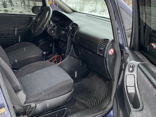 Синий Опель Зафира, объемом двигателя 2 л и пробегом 400 тыс. км за 3000 $, фото 17 на Automoto.ua