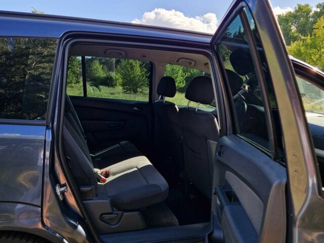 Синий Опель Зафира, объемом двигателя 1.6 л и пробегом 260 тыс. км за 5000 $, фото 4 на Automoto.ua