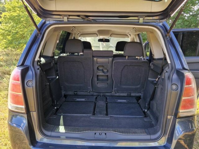 Синий Опель Зафира, объемом двигателя 1.6 л и пробегом 260 тыс. км за 5000 $, фото 2 на Automoto.ua