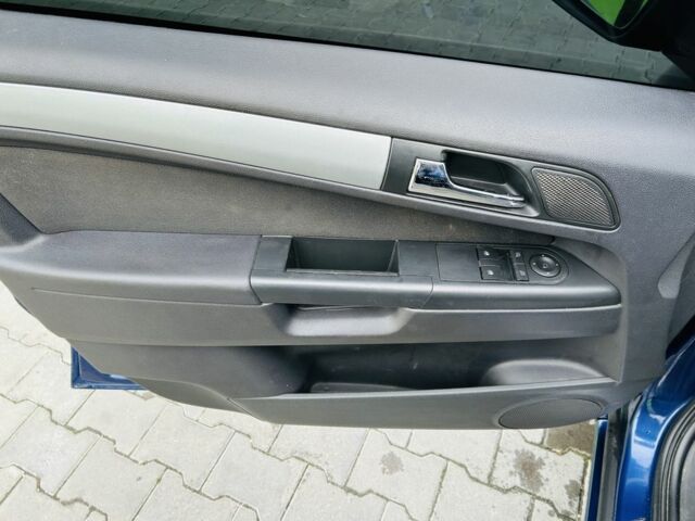 Синий Опель Зафира, объемом двигателя 1.9 л и пробегом 230 тыс. км за 7500 $, фото 7 на Automoto.ua