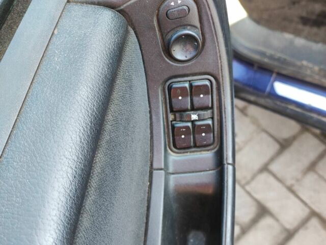 Синий Опель Зафира, объемом двигателя 2 л и пробегом 300 тыс. км за 1308 $, фото 4 на Automoto.ua