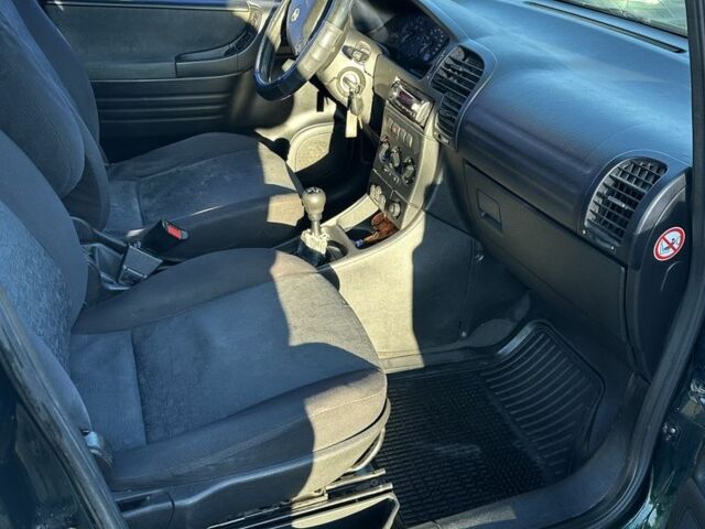 Зеленый Опель Зафира, объемом двигателя 1.6 л и пробегом 380 тыс. км за 2650 $, фото 6 на Automoto.ua