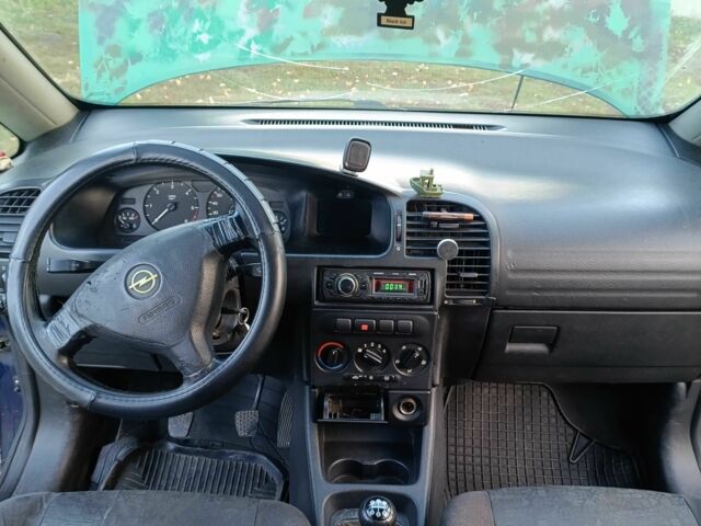 Зеленый Опель Зафира, объемом двигателя 2 л и пробегом 315 тыс. км за 1321 $, фото 6 на Automoto.ua