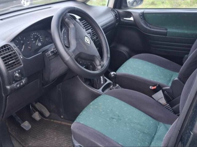 Зеленый Опель Зафира, объемом двигателя 2 л и пробегом 277 тыс. км за 2500 $, фото 3 на Automoto.ua