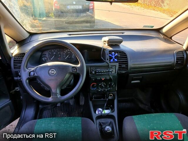 Зеленый Опель Зафира, объемом двигателя 1.6 л и пробегом 200 тыс. км за 3000 $, фото 1 на Automoto.ua