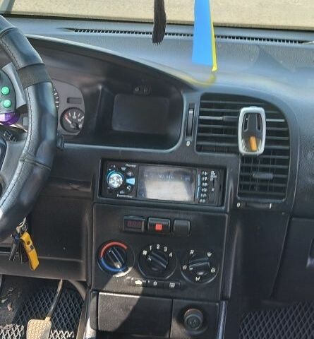 Зелений Опель Зафіра, об'ємом двигуна 2 л та пробігом 450 тис. км за 4200 $, фото 4 на Automoto.ua