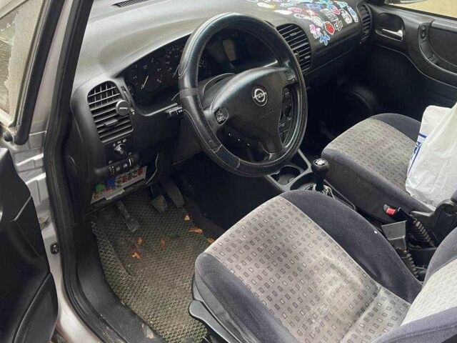 Зеленый Опель Зафира, объемом двигателя 2 л и пробегом 300 тыс. км за 1899 $, фото 3 на Automoto.ua