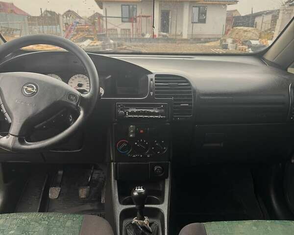 Зеленый Опель Зафира, объемом двигателя 2 л и пробегом 250 тыс. км за 2400 $, фото 3 на Automoto.ua