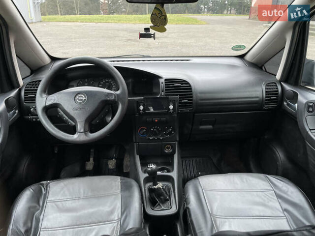 Зеленый Опель Зафира, объемом двигателя 2 л и пробегом 380 тыс. км за 2750 $, фото 4 на Automoto.ua