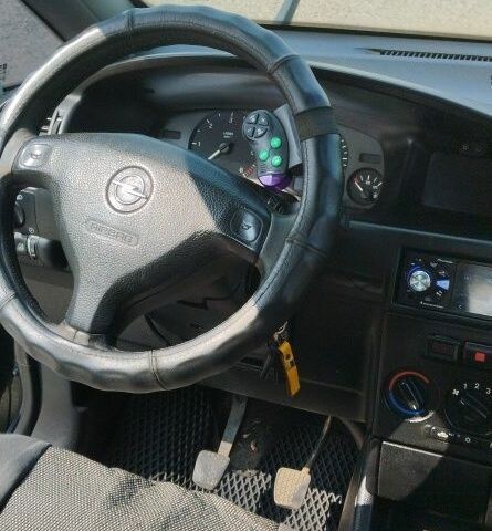 Зелений Опель Зафіра, об'ємом двигуна 2 л та пробігом 450 тис. км за 4200 $, фото 7 на Automoto.ua