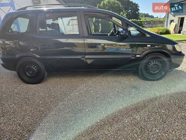 Зеленый Опель Зафира, объемом двигателя 1.8 л и пробегом 333 тыс. км за 2000 $, фото 1 на Automoto.ua