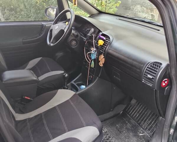 Зеленый Опель Зафира, объемом двигателя 2 л и пробегом 370 тыс. км за 2700 $, фото 5 на Automoto.ua