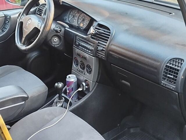 Зелений Опель Зафіра, об'ємом двигуна 1.6 л та пробігом 193 тис. км за 5200 $, фото 9 на Automoto.ua